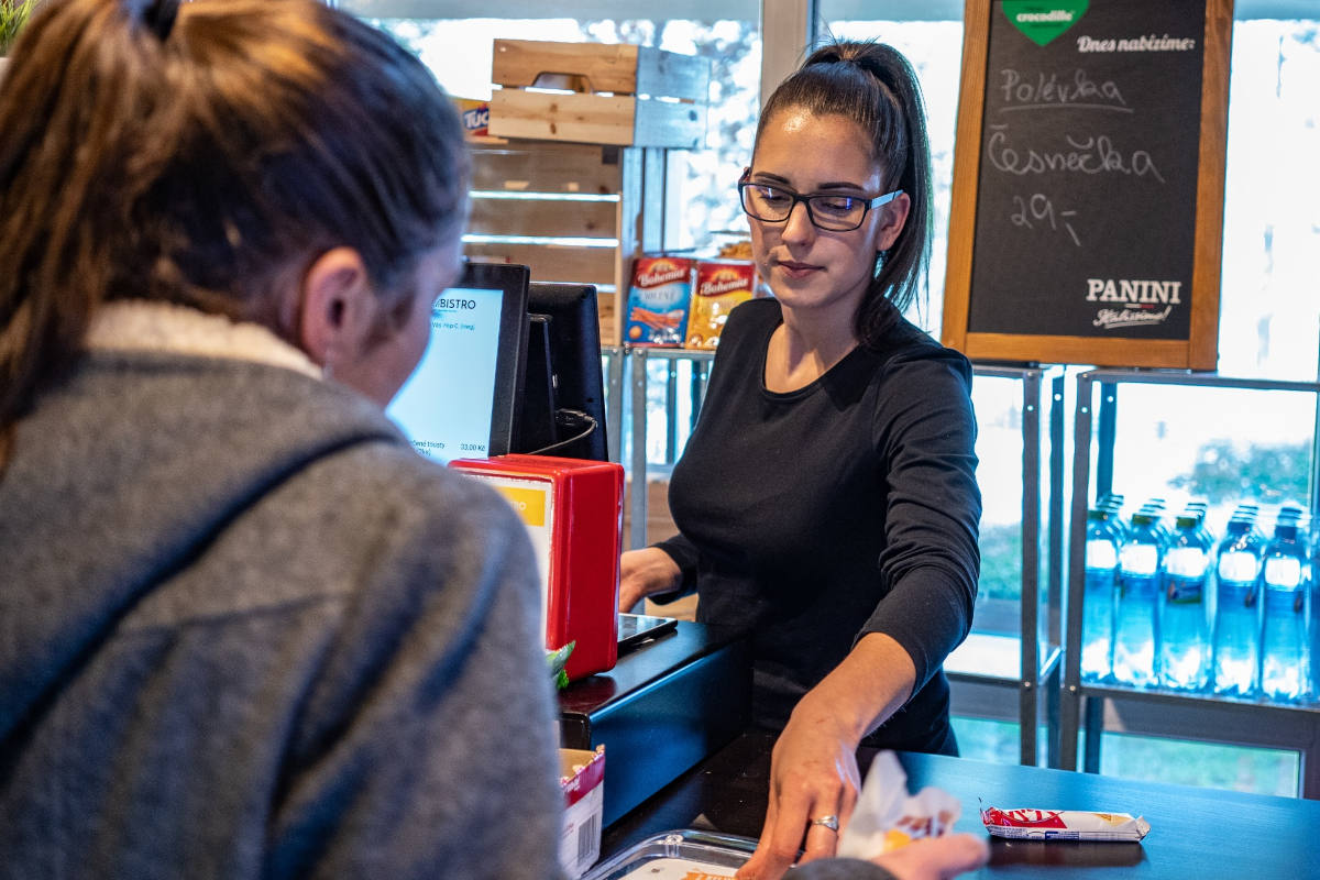 Ve stravování středoškoláků dochází ke změně – je za ní ReFresh Bistro